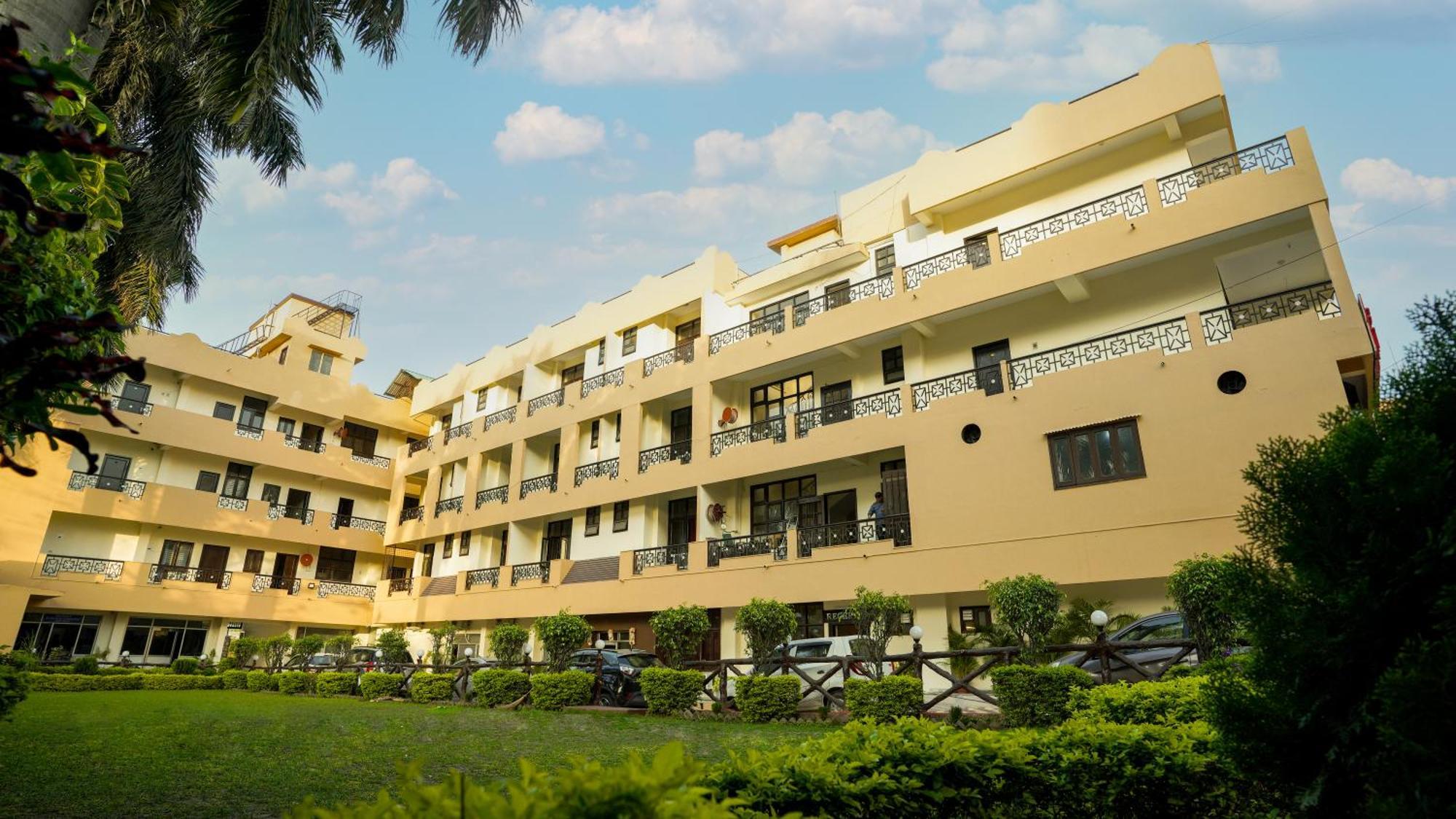 Hotel Neeraj Bhawan- Triveni Ghat Rishīkesh المظهر الخارجي الصورة