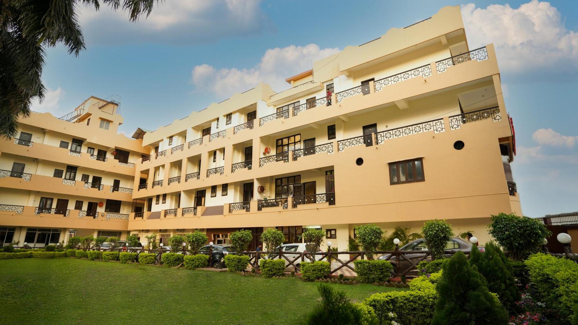Hotel Neeraj Bhawan- Triveni Ghat Rishīkesh المظهر الخارجي الصورة