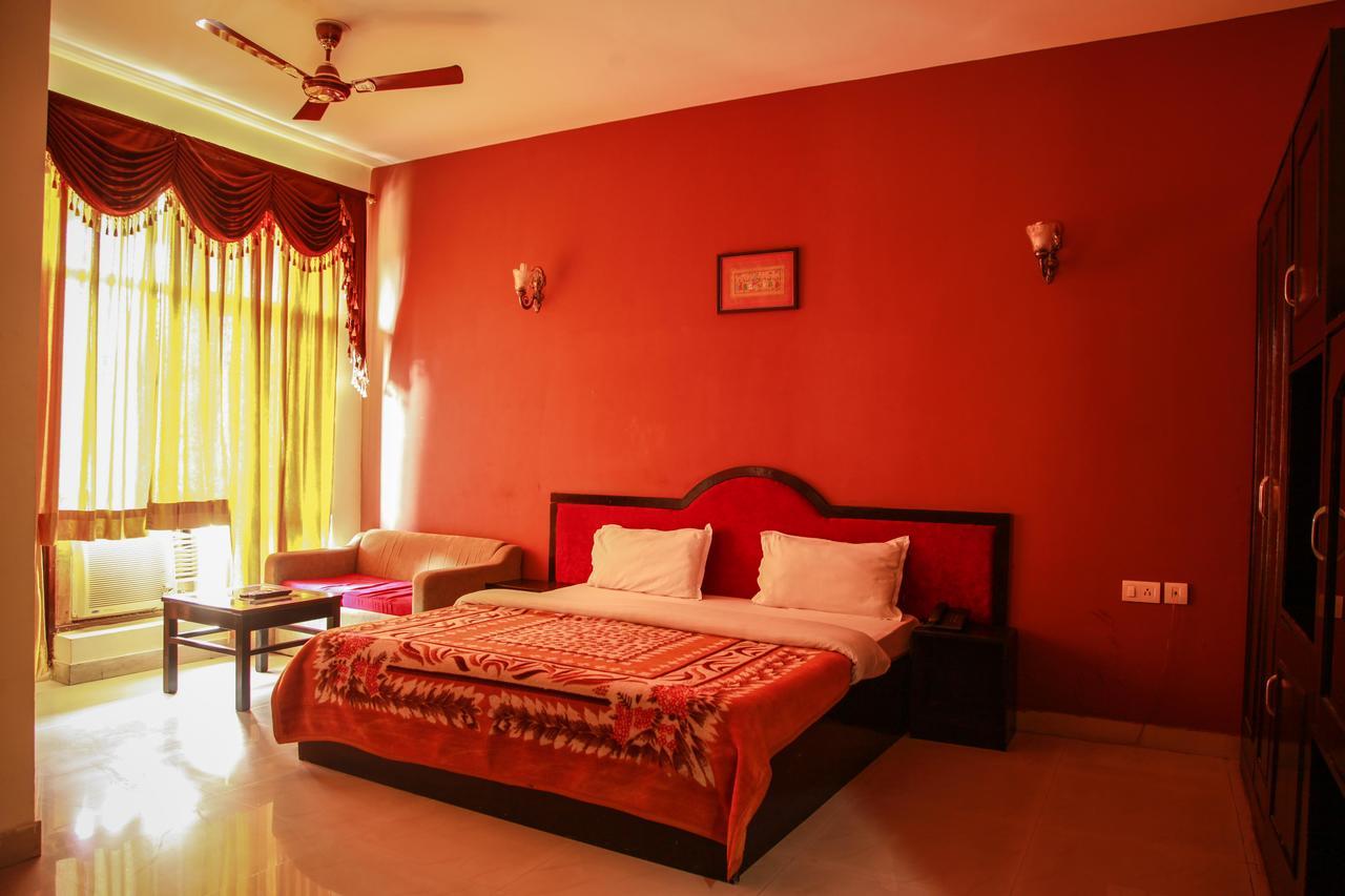 Hotel Neeraj Bhawan- Triveni Ghat Rishīkesh المظهر الخارجي الصورة