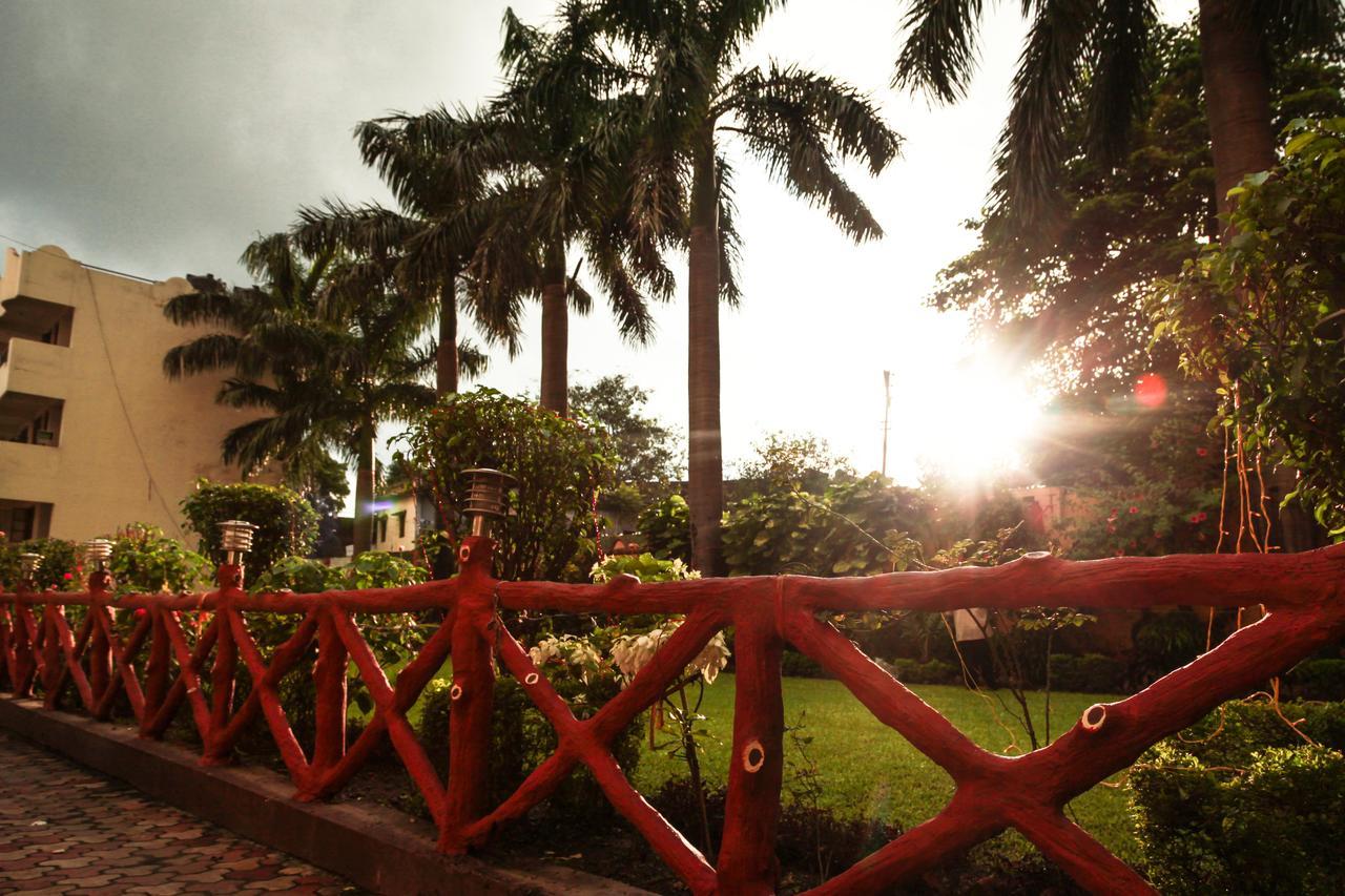 Hotel Neeraj Bhawan- Triveni Ghat Rishīkesh المظهر الخارجي الصورة